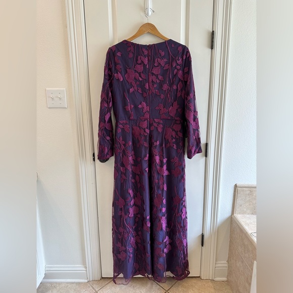 JS Collections Mother Of The Dress Formal Gown V Neck A Line Embroidered Size 14 - Picture 11 of 16